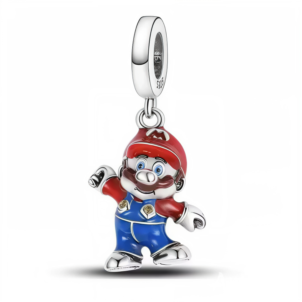 Plongez dans l’univers Nintendo avec ce charm pendentif en argent 925 représentant Mario dans toute sa gloire. Avec sa casquette rouge emblématique et sa moustache légendaire, ce bijou est un incontournable pour les fans de jeux vidéo et les amateurs de pop-culture.