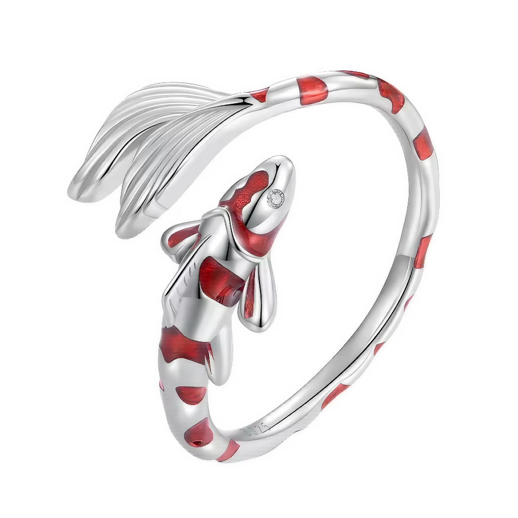 Explorez la beauté élégante et symbolique du poisson koi avec cette bague ajustable en argent 925 ! Son design ouvert met en lumière un superbe poisson koi stylisé, rehaussé de motifs rouges émaillés et d’une nageoire majestueuse, symbole de chance et de persévérance. Grâce à sa taille réglable, elle s’adapte parfaitement à tous les doigts et apporte une touche d’originalité et de raffinement à chaque tenue. Un modèle contemporain pour celles et ceux qui aiment la nature et l’art sous toutes ses formes.