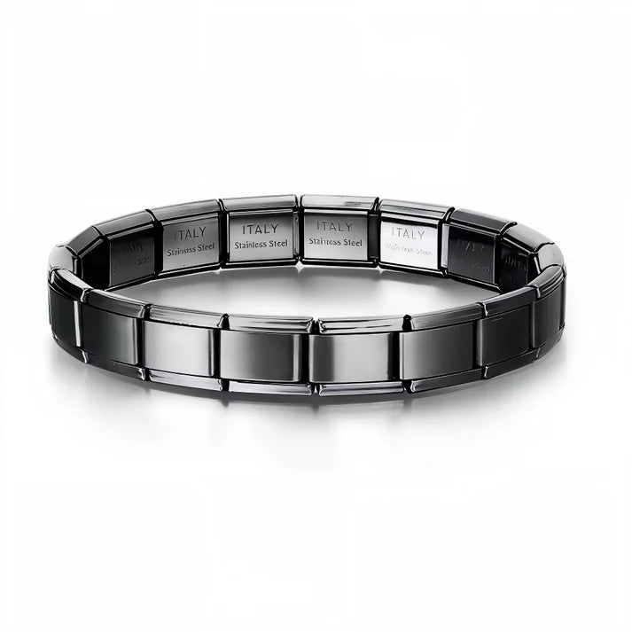 Ce bracelet à charms italien couleur noire est composé de 17 maillons en acier inoxydable de haute qualité, alliant confort, solidité et élégance. Entièrement réglable, il s’adapte à toutes les tailles de poignet grâce à son système extensible et ajustable. Vous pouvez ajouter ou retirer des charms à volonté pour créer un bijou unique et personnalisé. Son design noir profond apporte une touche moderne et sophistiquée, parfaite pour affirmer votre style. Compatible avec tous nos charms italiens, il offre une