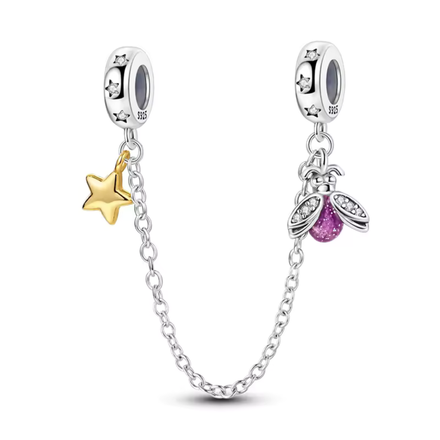 Ajoutez une touche de magie et de féérie à votre bracelet avec cette splendide chaîne de sécurité ornée d’une étoile dorée et d’une luciole aux détails violets. Fabriquée en argent 925, cette chaîne est sublimée par une étoile étincelante, accompagnée d'une luciole délicatement sculptée, dont les accents violets rappellent la lueur douce d’un ciel étoilé.
En plus de parfaire l'élégance de votre bijou, cette chaîne de sécurité protège votre bracelet en évitant les ouvertures accidentelles, assurant ainsi la