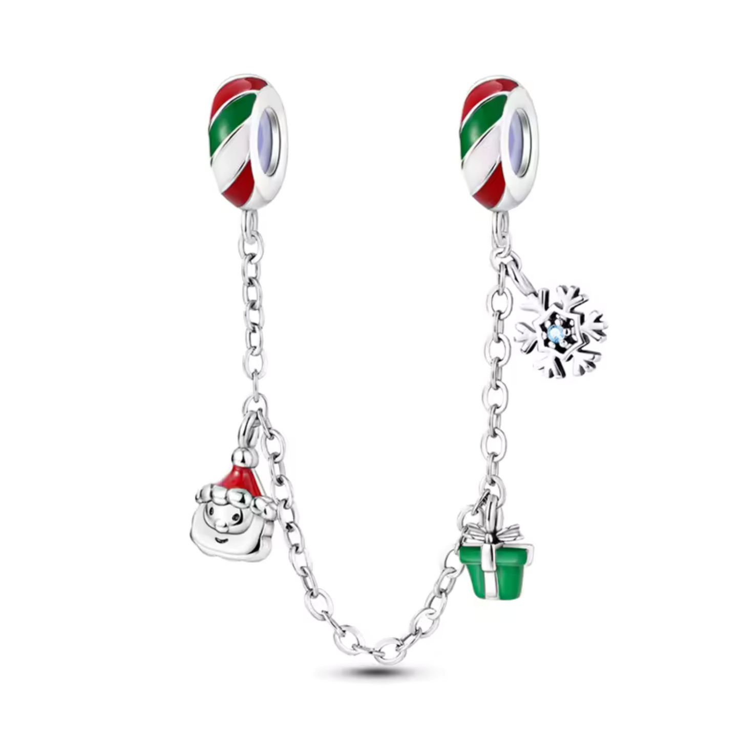 Apportez l'esprit festif et enchanteur de Noël à votre poignet avec ce charm chaîne composé de trois pendentifs : un Père Noël, un flocon de neige délicat et un petit cadeau. Fabriqué en métal argenté avec des touches d'émail rouge et blanc, chaque élément capture l'essence des fêtes : le Père Noël joyeux, le flocon délicatement sculpté, et le cadeau avec un nœud élégant, symbolisant la joie et le partage. Compatible avec les bracelets Pandora, ce charm chaîne est l’ajout parfait pour les amoureux de la mag