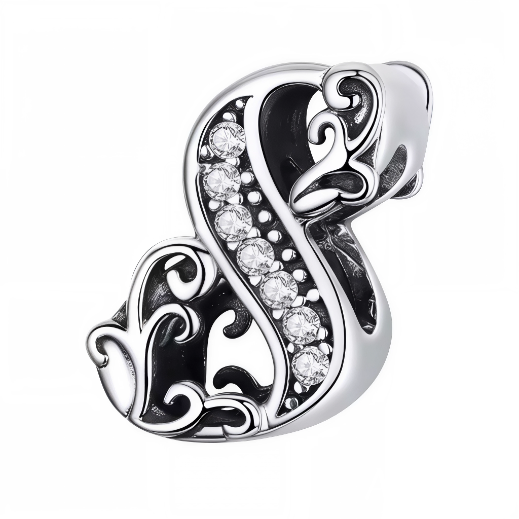 Personnalisez votre bracelet avec ce charm en forme de chiffre "8", fabriqué en argent 925. Un bijou élégant et raffiné, parfait pour représenter un chiffre symbolique ou un moment important de votre vie.