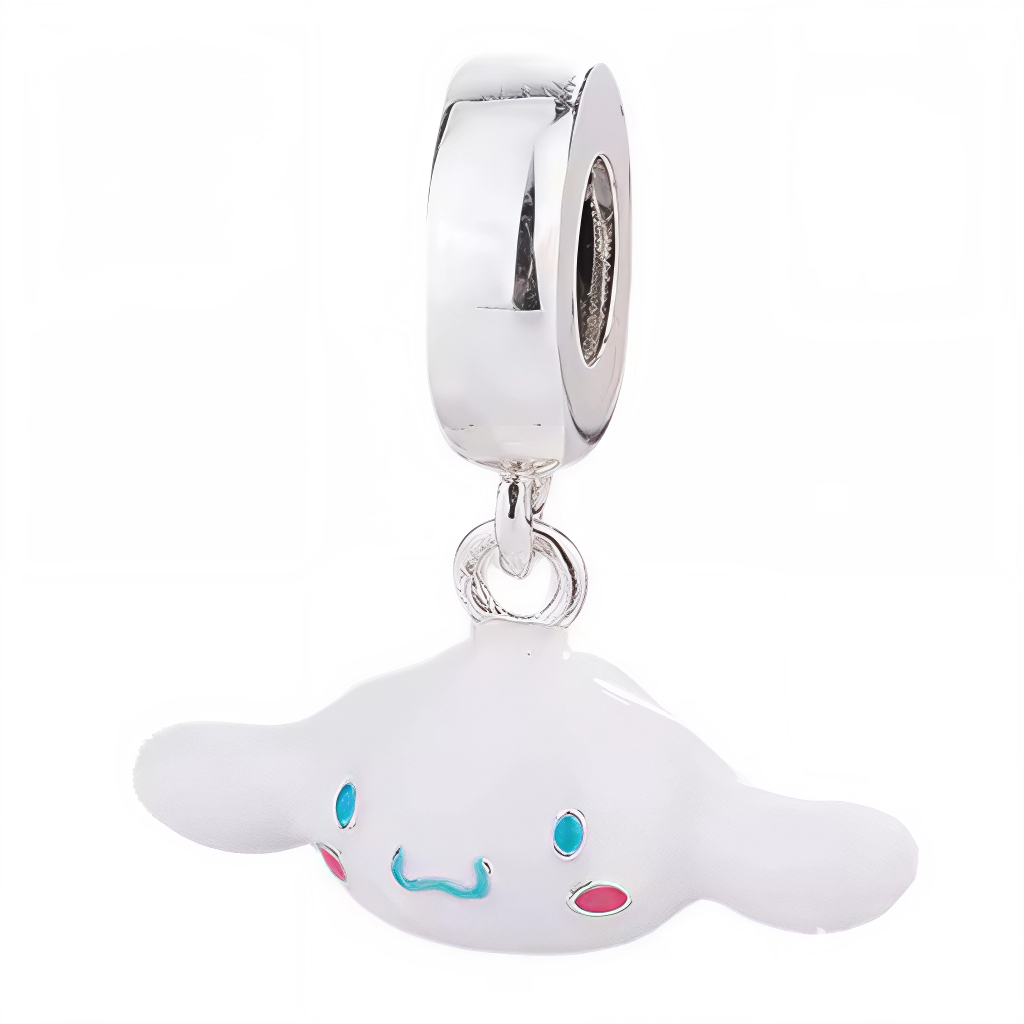 Apportez une touche de douceur et de fantaisie à votre collection avec ce charm en Argent 925 représentant le célèbre Cinnamoroll. Un bijou adorable et délicat, parfait pour les fans de l’univers Sanrio.
Caractéristiques
– Matière : Argent 925
– Design : Cinnamoroll mignon et détaillé
– Coloris : Argenté avec finitions délicates
– Style : Kawaii, tendre et ludique