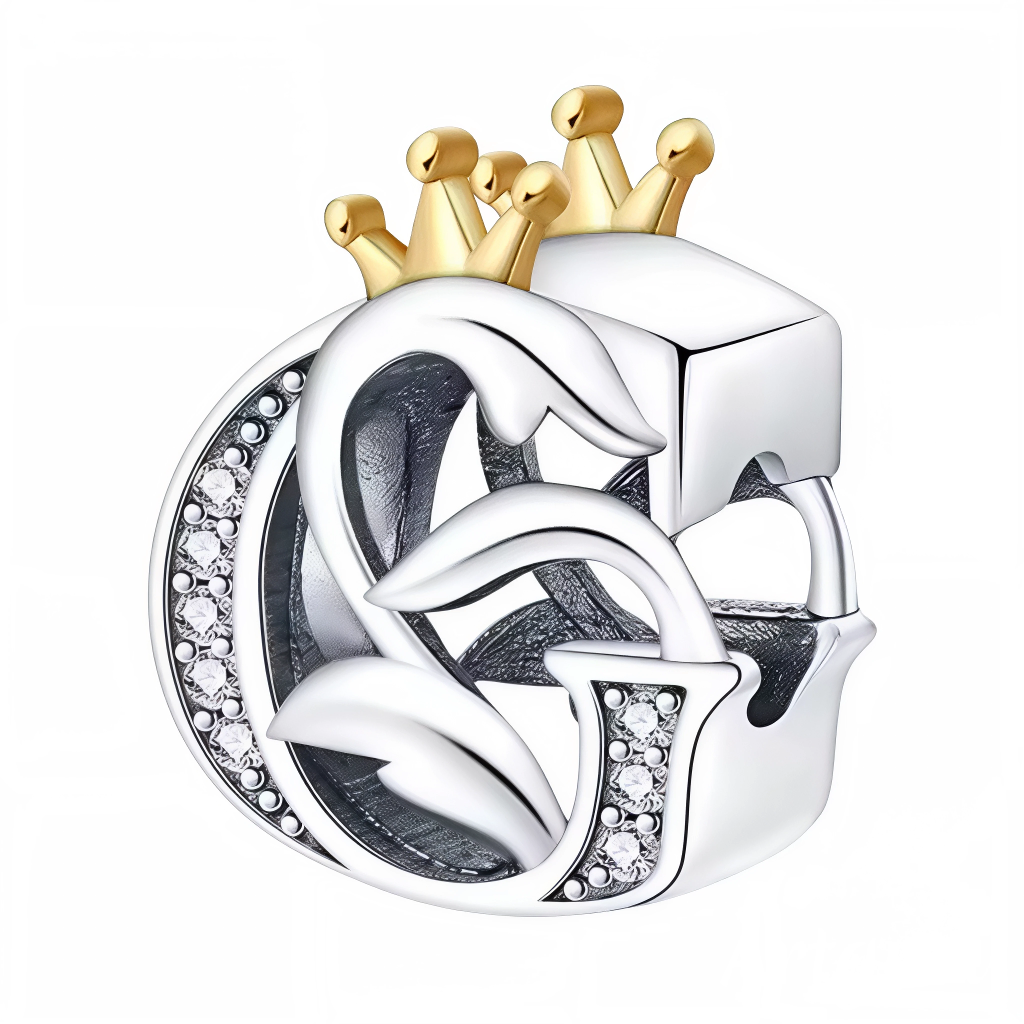 Affirmez votre style avec ce charm en forme de lettre "G", finement travaillé en argent 925 et surmonté d’une élégante couronne couleur or. Symbole de distinction et de personnalité, ce bijou apporte une touche royale à votre bracelet. Parfait pour offrir ou pour personnaliser votre propre création, il allie raffinement, durabilité et originalité.