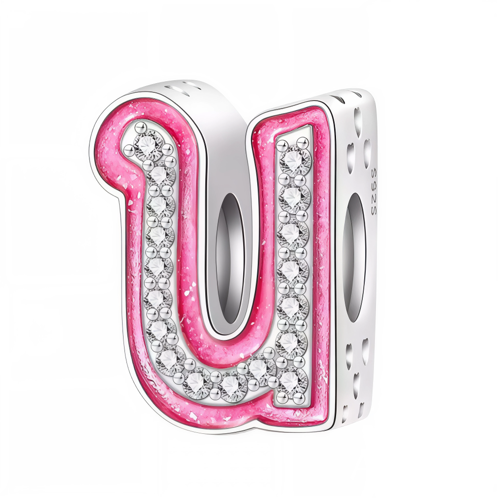 Apportez une touche glamour et fun à votre bracelet avec ce charm en forme de lettre "U", réalisé en argent 925 avec une finition rose brillante et orné de strass blancs scintillants. Un bijou tendance et pétillant, parfait pour afficher un style unique inspiré de l’univers Barbie, ou offrir un cadeau chic et coloré à un être cher.