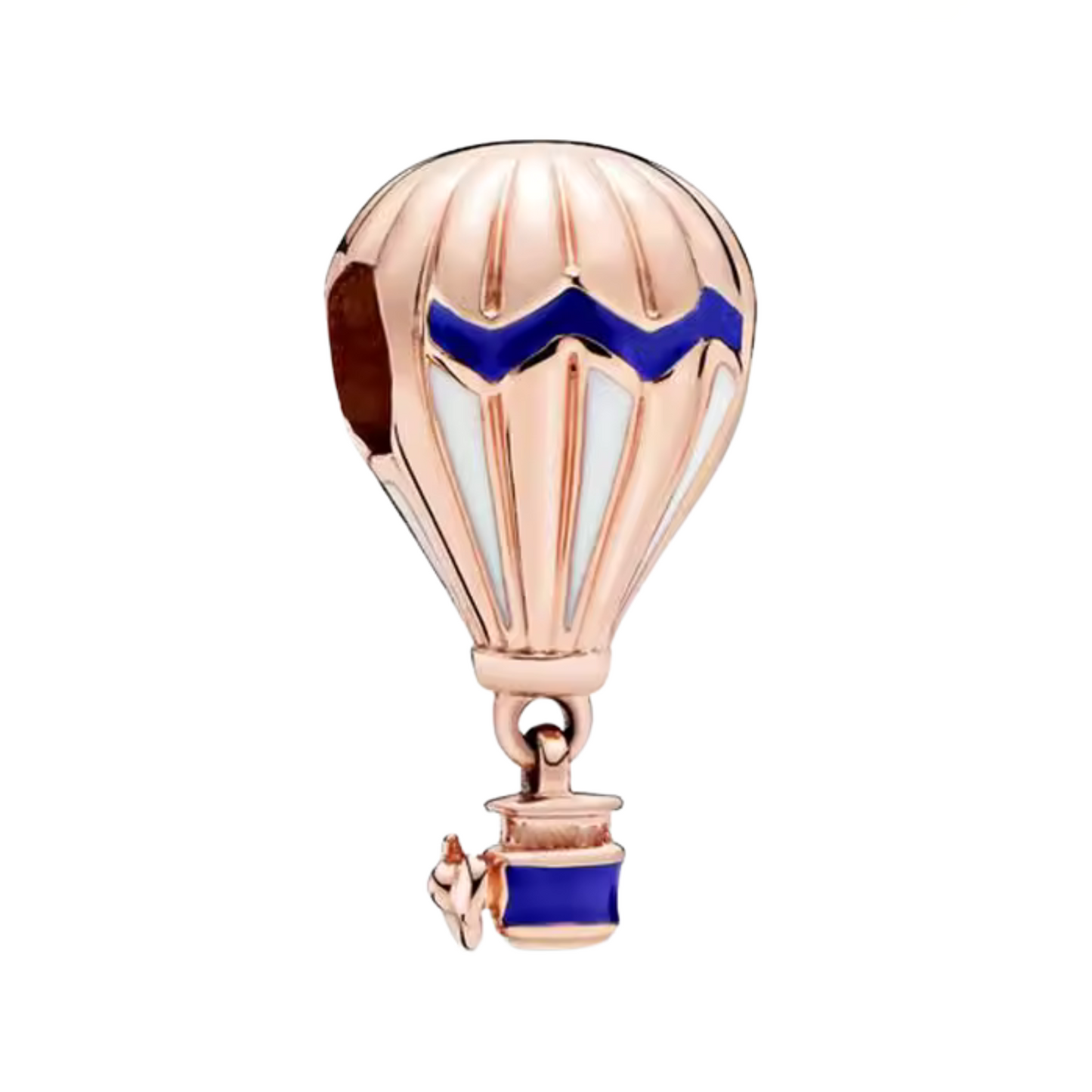Ajoutez une touche de rêve et d’aventure à votre bracelet avec ce charm en argent 925 représentant une montgolfière élégamment décorée d’or rose et de bleu. Symbole de liberté, de voyage et d’exploration, ce bijou évoque les sensations exaltantes d’un vol au-dessus des paysages, empli de découvertes et de possibilités infinies.