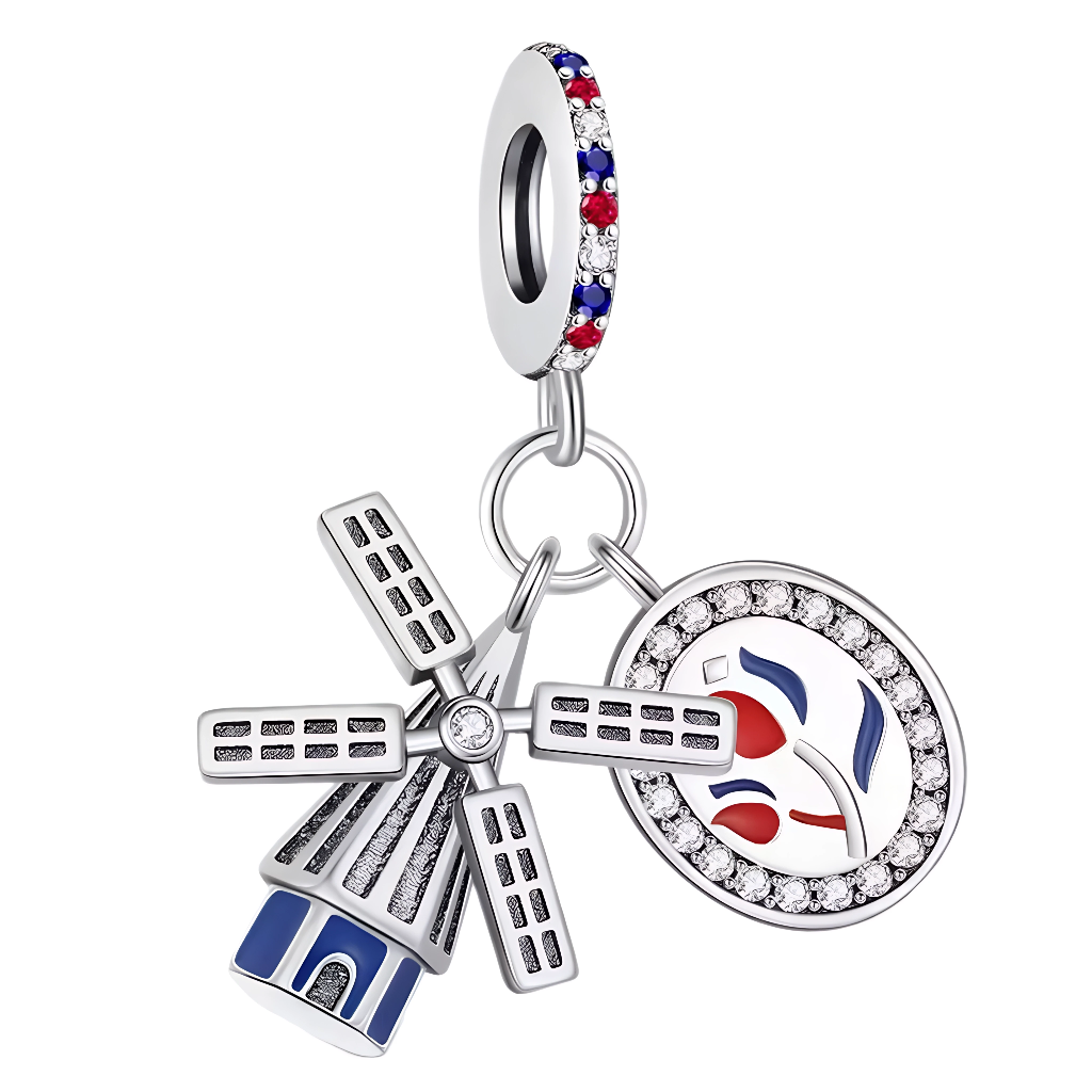 Ce charm célèbre l’âme des Pays-Bas avec un moulin à vent argenté rehaussé de touches d’émail bleu, accompagné d’un médaillon serti façon drapeau néerlandais. La bélière pavée de cristaux blanc, rouge et bleu apporte élégance et éclat à l’ensemble, rappelant les couleurs nationales. Parfait pour les voyageuses, amatrices de culture hollandaise ou amateurs de paysages bucoliques, il apporte poésie et caractère à tous les bracelets à charms européens.
Caractéristiques
Matière : Argent 925, émail coloré, cris