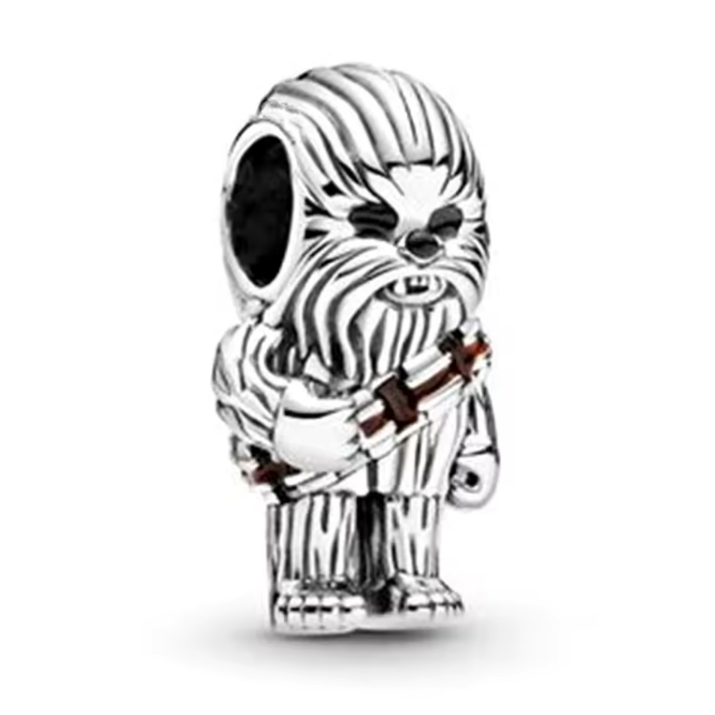 Ajoutez une touche de courage et de robustesse à votre collection avec ce charm représentant Chewbacca, le fidèle Wookiee de Star Wars. Conçu en argent sterling S925, ce charm capture l’essence sauvage et l’adorable côté du célèbre compagnon de Han Solo.