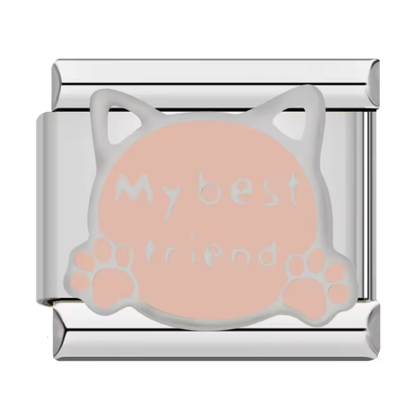 Ce charm italien en acier inoxydable argenté met en scène un adorable chat rose accompagné de l’inscription « My Best Friend », un hommage parfait à votre compagnon fidèle. Ses détails émaillés tendres et son message touchant apportent une touche d’affection et de douceur à votre bracelet. Facile à fixer, il s’adapte parfaitement à nos bracelets composés de 17 maillons extensibles et réglables, convenant à toutes les tailles de poignet. Compatible avec tous nos charms italiens, ce bijou est idéal pour perso