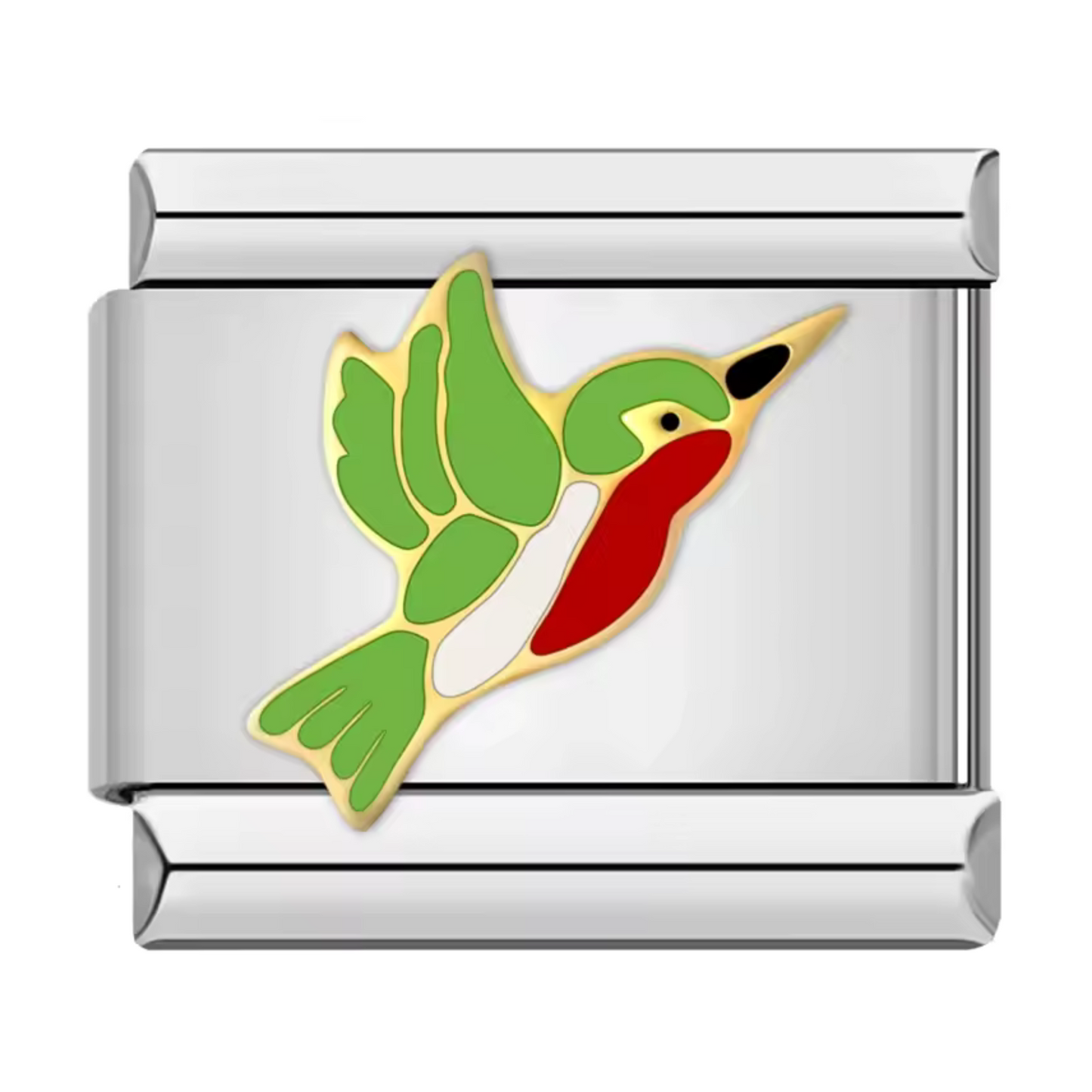 Ce charm italien en acier inoxydable argenté représente un colibri délicatement coloré en vert, symbole de légèreté et de liberté. Son design fin et ses détails soignés apportent une touche de nature et de poésie à votre bracelet. Facile à fixer, il s’adapte parfaitement à nos bracelets composés de 17 maillons extensibles et réglables, convenant à toutes les tailles de poignet. Compatible avec tous nos charms italiens, ce bijou est parfait pour personnaliser votre bracelet avec une note exotique et élégante