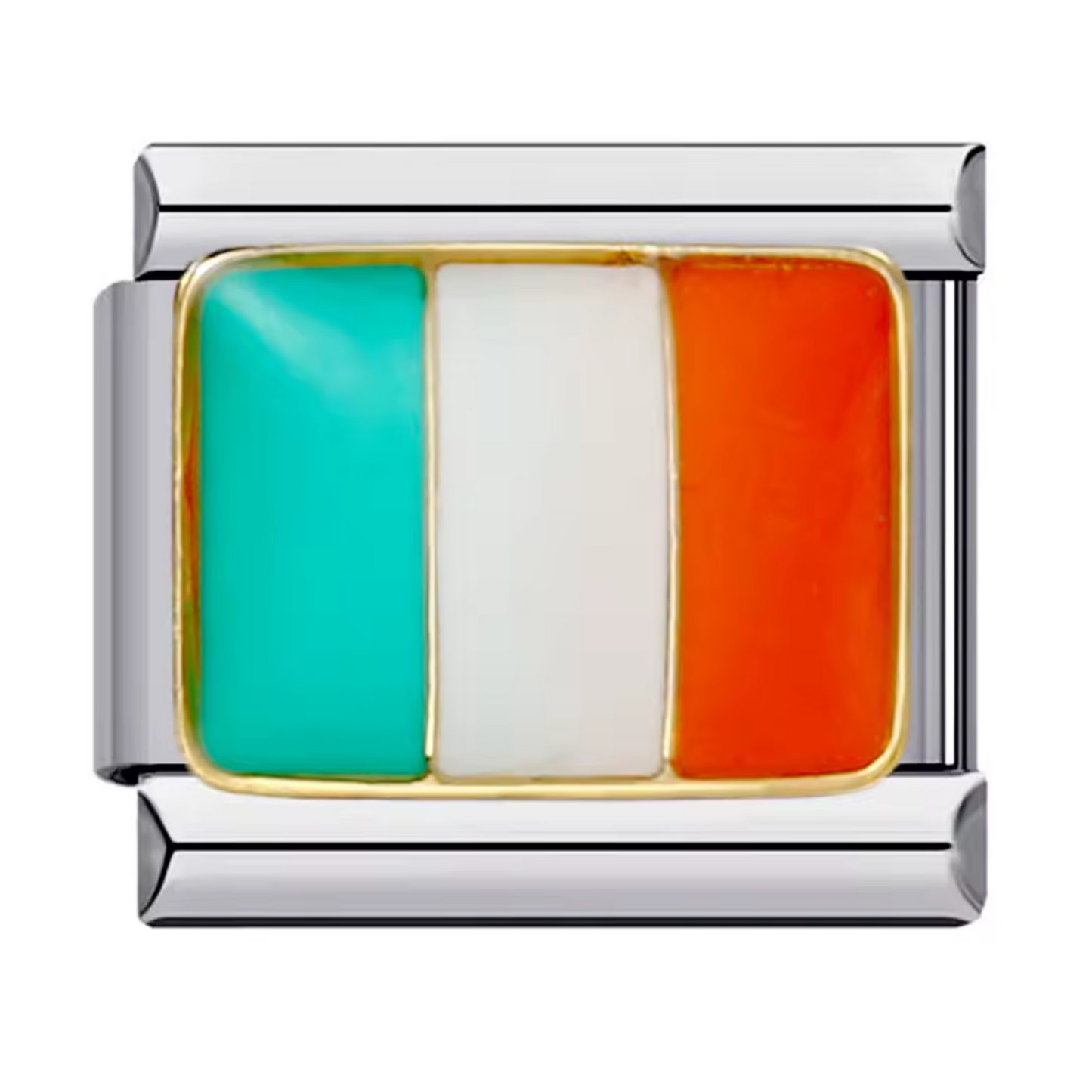 Ce charm italien argenté arbore fièrement le drapeau de l’Italie, symbole de culture et de fierté nationale. Fabriqué en acier inoxydable de haute qualité, il combine robustesse et détails précis pour un rendu élégant et coloré. Facile à fixer, il s’adapte parfaitement à nos bracelets composés de 17 maillons extensibles et réglables, convenant à toutes les tailles de poignet. Compatible avec tous nos charms italiens, ce bijou est idéal pour personnaliser votre bracelet avec une touche italienne authentique
