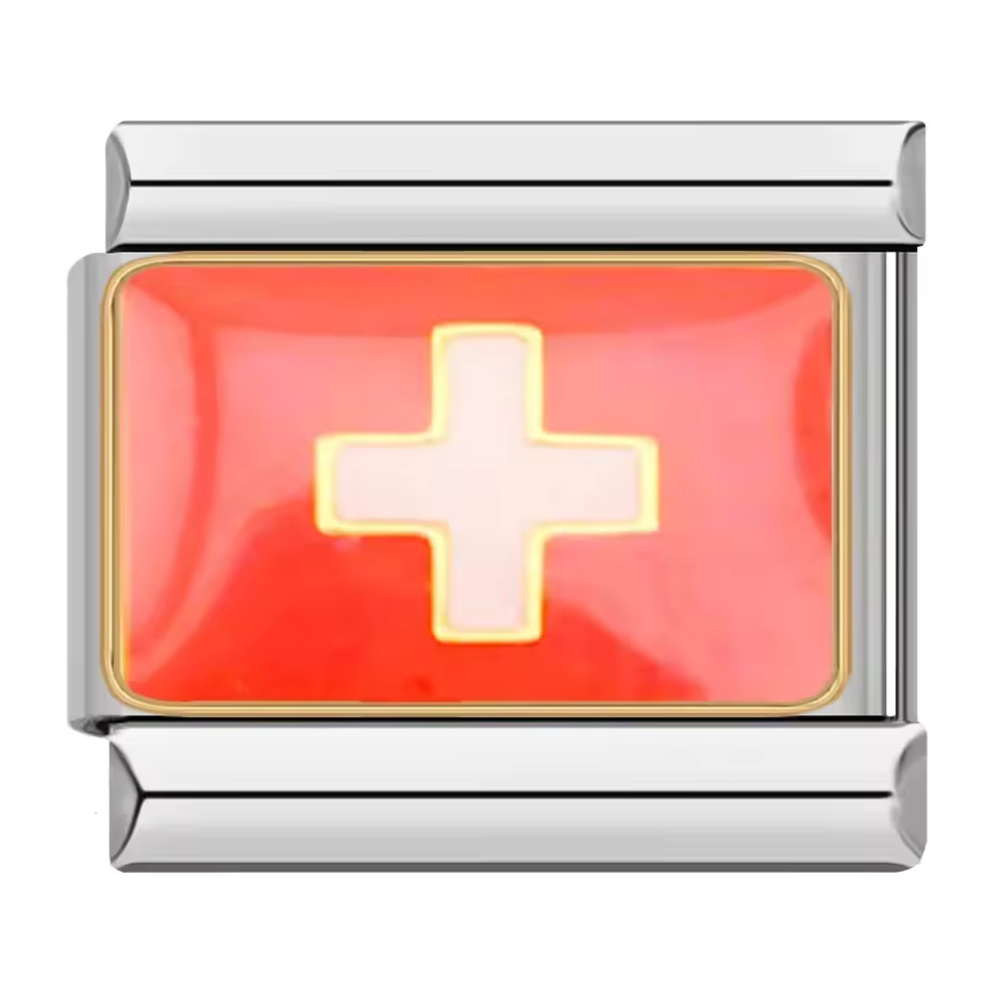 Ce charm italien argenté arbore fièrement le drapeau de la Suisse, symbole de précision, de nature et de fierté nationale. Fabriqué en acier inoxydable de haute qualité, il allie robustesse et détails soignés pour un rendu élégant et authentique. Facile à fixer, il s’adapte parfaitement à nos bracelets composés de 17 maillons extensibles et réglables, convenant à toutes les tailles de poignet. Compatible avec tous nos charms italiens
