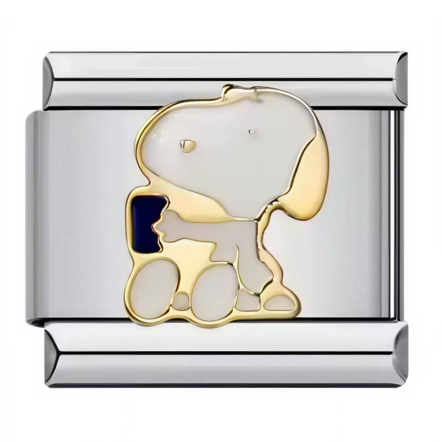 Ce charm italien original met en scène Snoopy assis, un verre à la main, prêt à savourer un moment de détente. Fabriqué en acier inoxydable de haute qualité, il allie solidité et design détaillé pour un rendu amusant et élégant. Facile à fixer, il s’adapte à nos bracelets composés de 17 maillons extensibles et réglables, convenant à toutes les tailles de poignet. Compatible avec tous nos charms italiens, il est parfait pour ajouter une touche ludique et décontractée à votre collection.