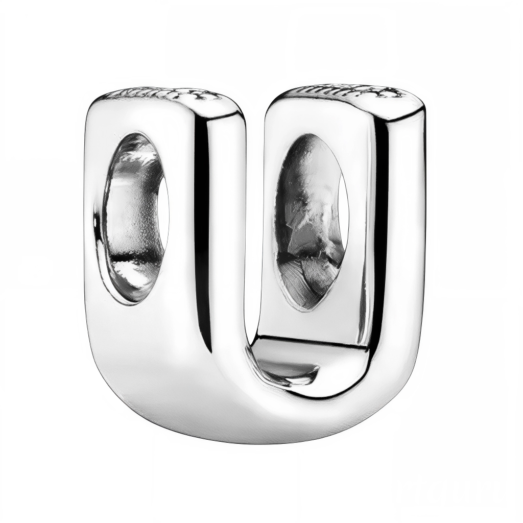 Personnalisez votre bracelet avec élégance grâce à ce charm en forme de lettre "U", réalisé en argent 925. Un bijou simple et raffiné, idéal pour exprimer votre personnalité ou offrir une attention symbolique à un être cher.