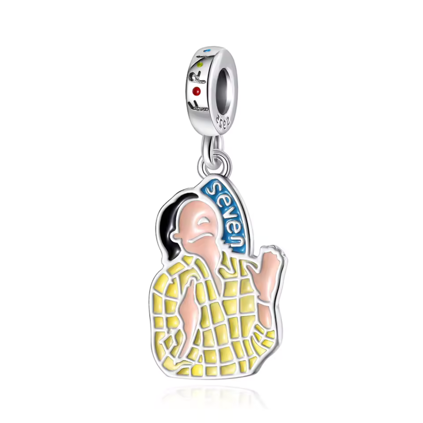 Célébrez l’énergie débordante de Monica Geller de Friends avec ce charm inspiré de son célèbre cri "Sept !". Ce bijou capture l’esprit passionné et comique de Monica, parfait pour les fans de la série qui veulent ajouter une touche d’humour à leur collection.