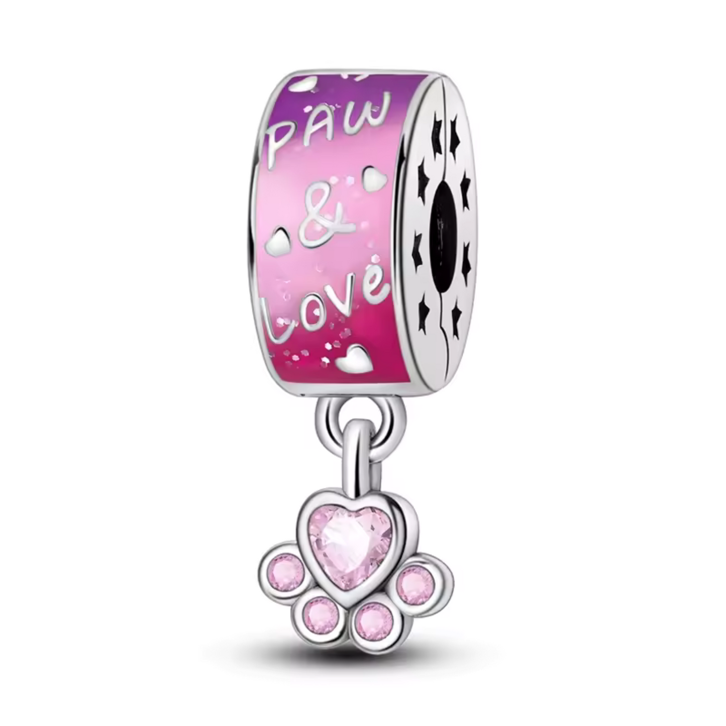 Ajoutez une touche adorable et pleine de tendresse à votre collection avec ce charm unique Paw et Love avec une Patte de Chien Suspendue ! Conçu en argent 925, ce charm représente une patte de chien suspendue, délicatement réalisée pour capturer l’esprit affectueux et complice des moments partagés avec vos compagnons à quatre pattes. Ce design joyeux et émouvant est parfait pour les amoureux des animaux.