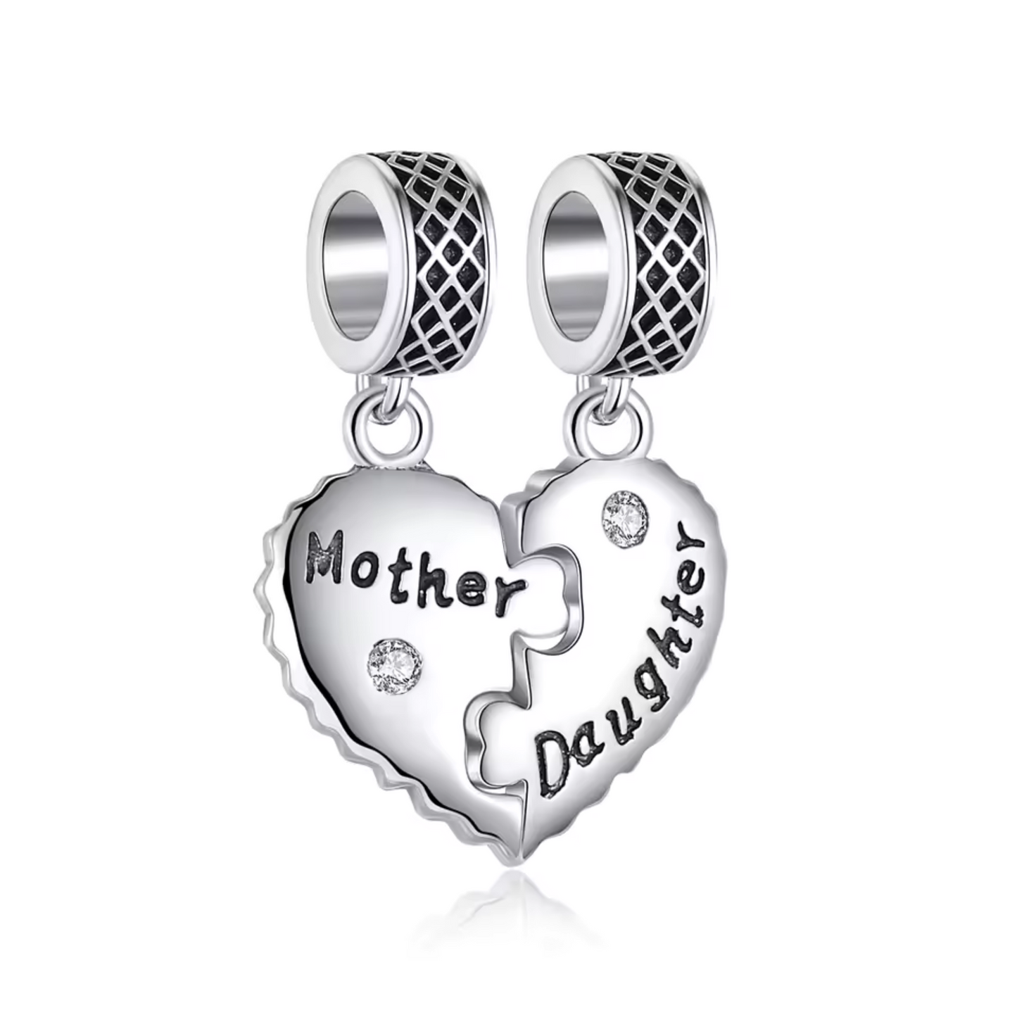 Partagez un lien indéfectible avec le charm Cœur à Partager Mother and Daughter. En argent 925, ce bijou délicat se sépare en deux parties, chacune gravée pour représenter l'amour éternel entre une mère et sa fille. Un cadeau touchant et significatif à offrir ou à partager.