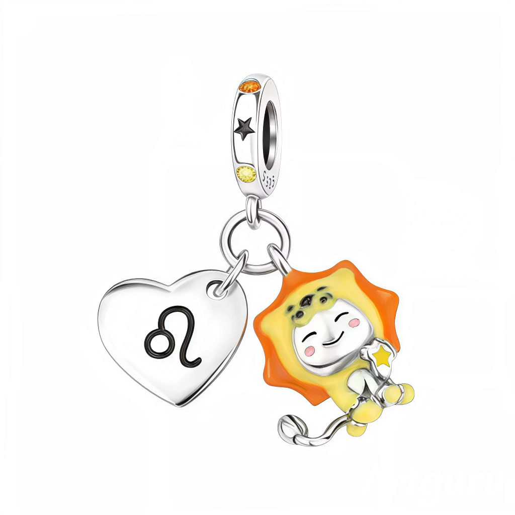 Affichez votre signe astrologique avec élégance grâce à ce charm pendentif en argent 925 en forme de cœur, orné du symbole du Lion finement gravé. Sur la face, un personnage représentant le Lion, incarnant la fierté, la force et la générosité de ce signe de feu, est délicatement illustré et doté d’un effet glow in the dark, qui s’illumine dans l’obscurité pour un éclat unique et mystérieux. Ce charm est parfait pour les natifs du Lion ou pour offrir un bijou personnalisé et chargé de sens.