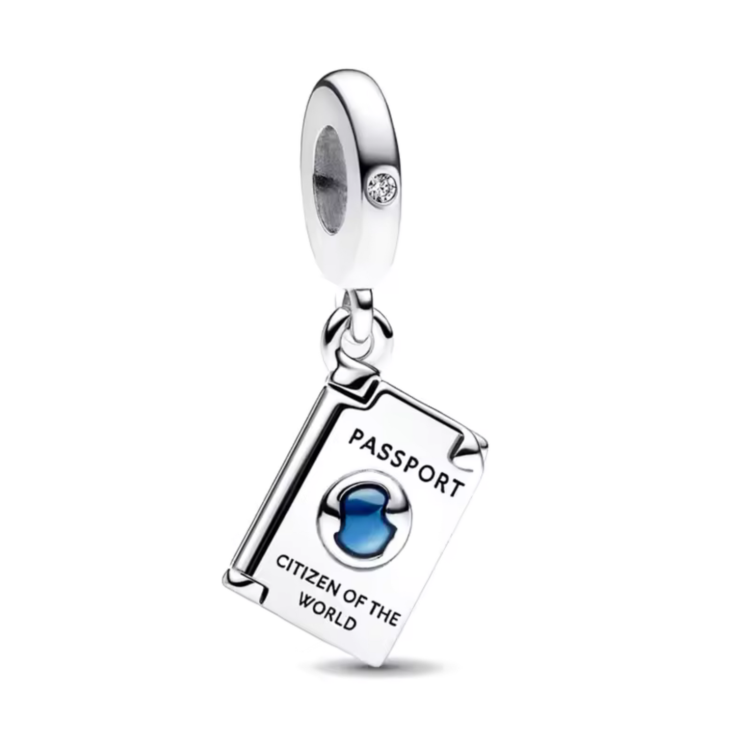 Apportez une touche d’aventure et d’inspiration à votre bracelet avec ce charm en argent 925 représentant un carnet portant l’inscription "Citizen of the World". Symbole de voyage, de curiosité et d’ouverture sur le monde, ce bijou délicatement conçu est parfait pour les âmes nomades et les passionnés d’exploration.
Son design raffiné, sublimé par des détails minutieux et une finition élégante, ajoutera une note pleine de caractère et de liberté à votre collection.