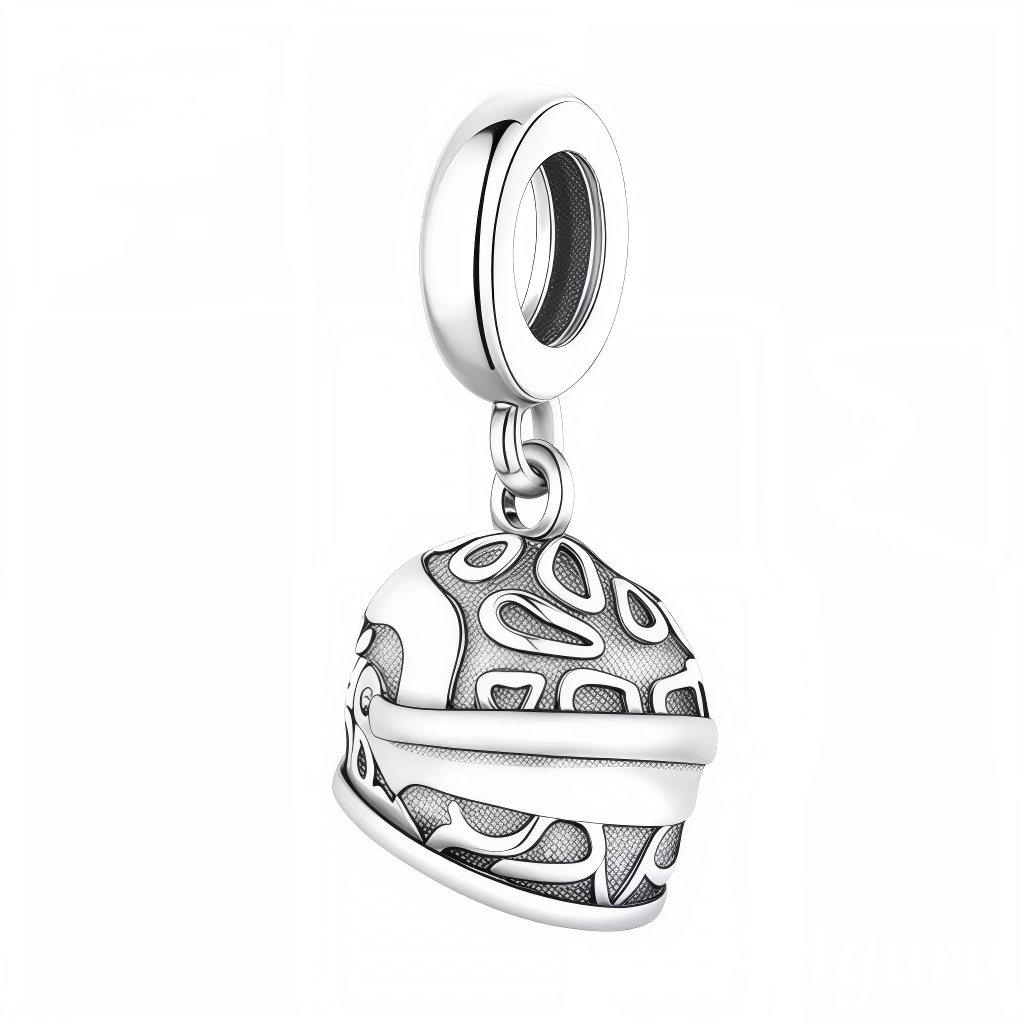 Prenez place au volant avec ce charm pendentif en argent 925 représentant un casque de pilote de course finement détaillé. Avec ses lignes épurées et son design réaliste, ce bijou symbolise la passion de la vitesse, la protection et le courage nécessaires sur la piste. Parfait pour les amateurs de sports mécaniques et les fans de course automobile, ce charm apporte une touche audacieuse et technique à votre bracelet.
