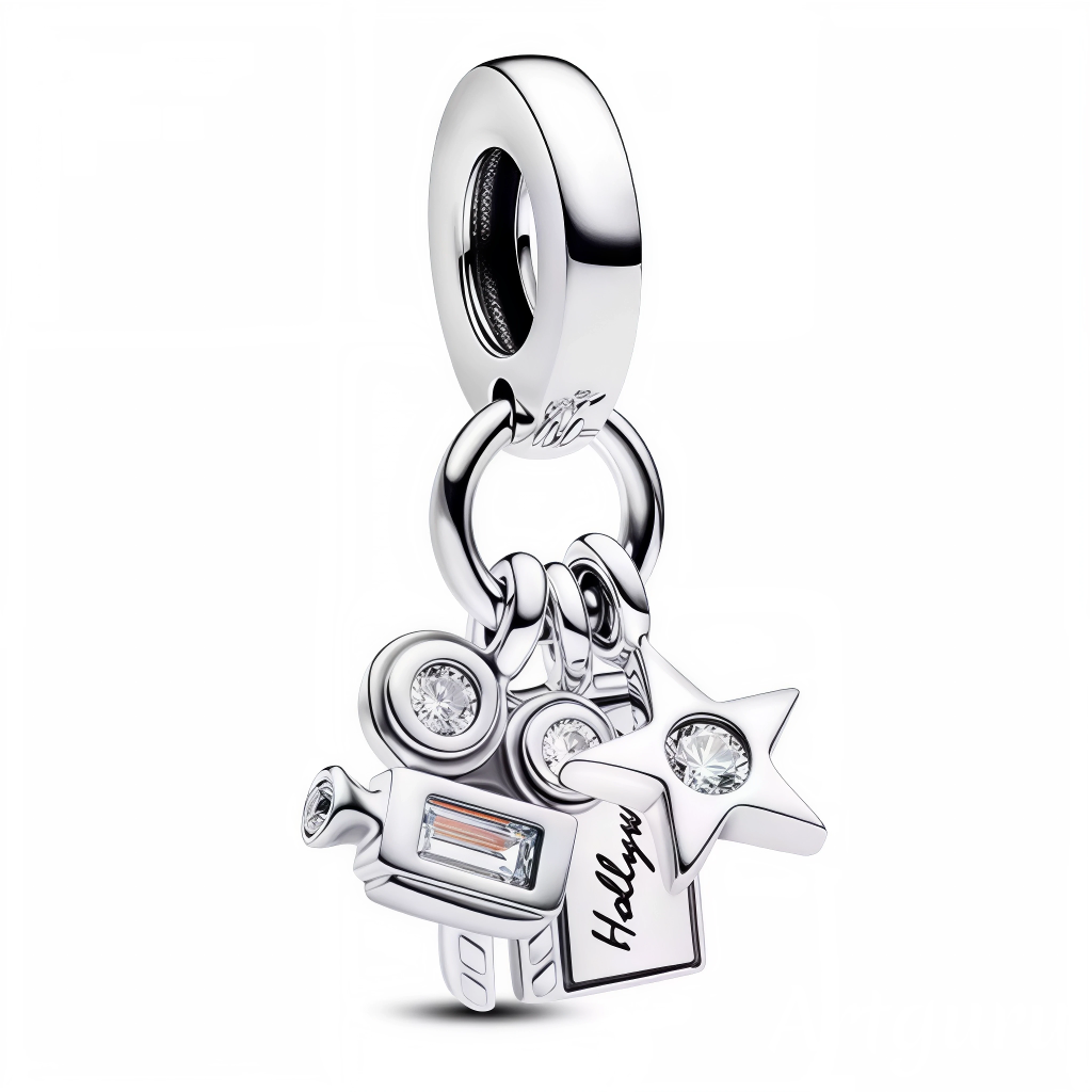 Apportez une touche cinématographique et glamour à votre collection avec ce charm pendentif en Argent 925, représentant un clap de cinéma gravé "Hollywood", accompagné d’une étoile et d’une caméra finement détaillées. Un bijou parfait pour les passionnés du 7ème art qui souhaitent afficher leur amour du cinéma avec style.
Caractéristiques
– Matière : Argent 925 (S925).
– Design : Clap "Hollywood" avec étoile et caméra.
– Coloris : Argenté brillant.
– Style : Glamour, artistique et original.