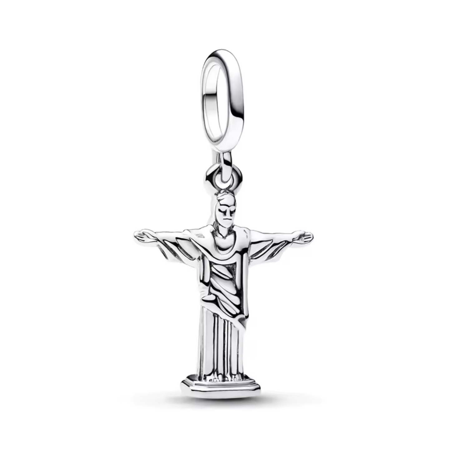 Emportez un symbole emblématique du Brésil avec ce charm représentant le Corcovado en version argentée. Fidèle silhouette du Christ Rédempteur qui surplombe Rio de Janeiro, ce bijou incarne la foi, la paix et l’ouverture au monde. Finement travaillé, il est parfait pour orner un bracelet ou un collier avec une touche culturelle et spirituelle pleine de sens.