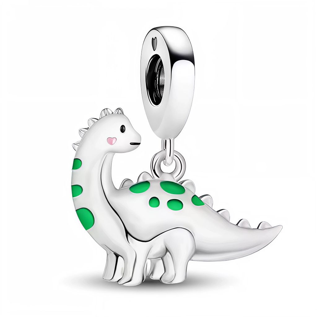 Charm pendentif en argent 925 représentant un petit dinosaure aux détails argentés et émaillés de vert. Un bijou original et ludique qui apporte une touche amusante et unique à vos bracelets ou colliers.
Caractéristiques
– Métal : argent 925
– Design : dinosaure argenté avec détails verts
– Type : pendentif
– Finition soignée et détaillée