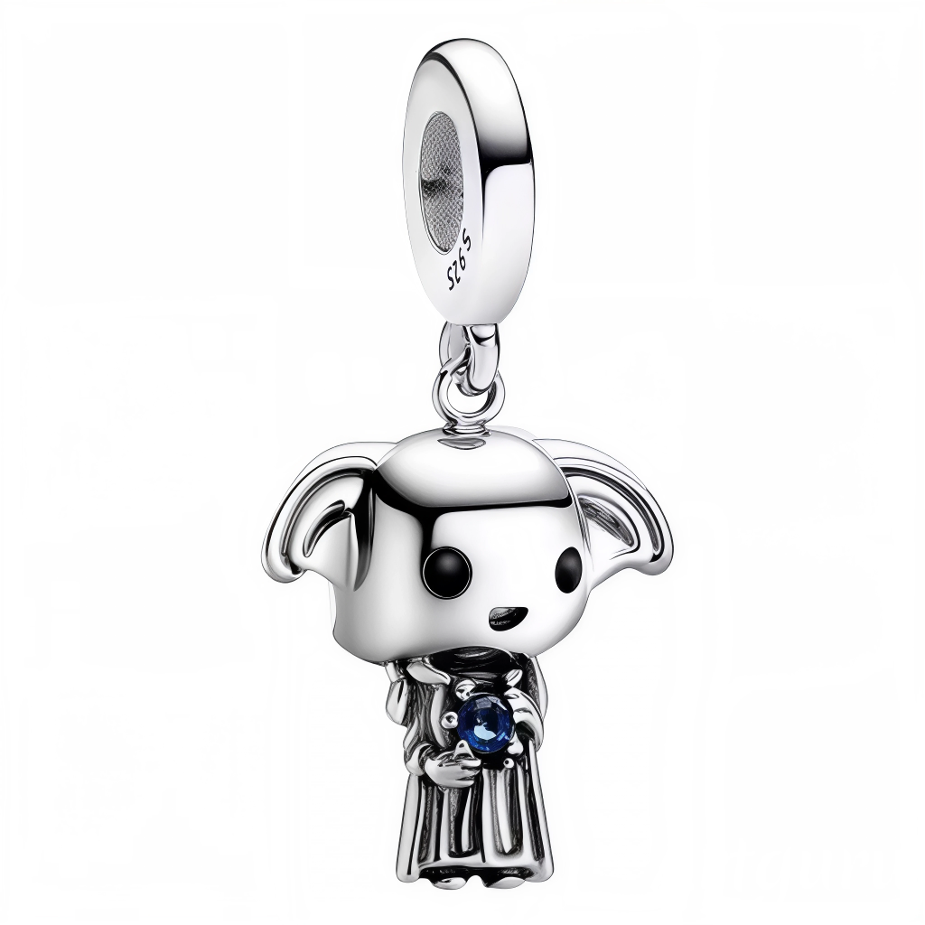 Ajoutez une touche de magie et de loyauté à votre collection avec ce charm pendentif représentant Dobby, le fidèle elfe de maison. Finement réalisé en Argent 925 (S925), ce bijou capture toute la douceur et la détermination de ce personnage emblématique de la saga Harry Potter. Parfait pour les fans souhaitant honorer cet être courageux et attachant.