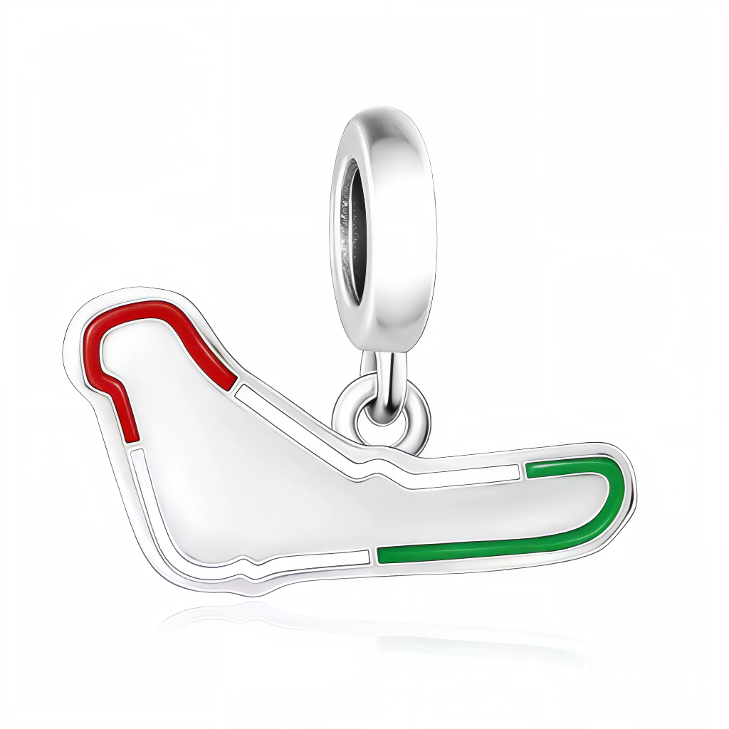 Célébrez la passion de la course avec ce charm pendentif en argent 925 dédié au Grand Prix d’Italie. Inspiré par l’atmosphère unique de Monza et l’histoire riche de la compétition, ce bijou raffiné est un hommage vibrant aux amateurs de vitesse et aux circuits mythiques. Une pièce idéale pour enrichir votre collection et afficher votre amour pour l’univers automobile.