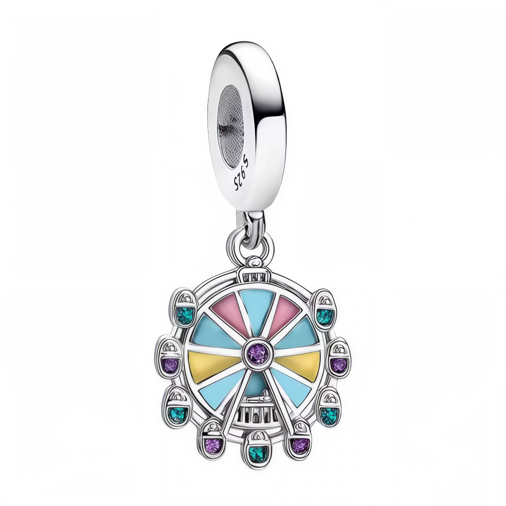 Ajoutez une touche de magie foraine et de souvenirs d’enfance à votre collection avec ce charm pendentif en argent 925 représentant une grande roue de manège. Finement détaillé et orné de touches colorées, ce bijou évoque la joie des fêtes, les rires partagés et l’émerveillement des moments suspendus. Un charm ludique et nostalgique, parfait pour les amateurs de bijoux originaux et pleins de fantaisie.
