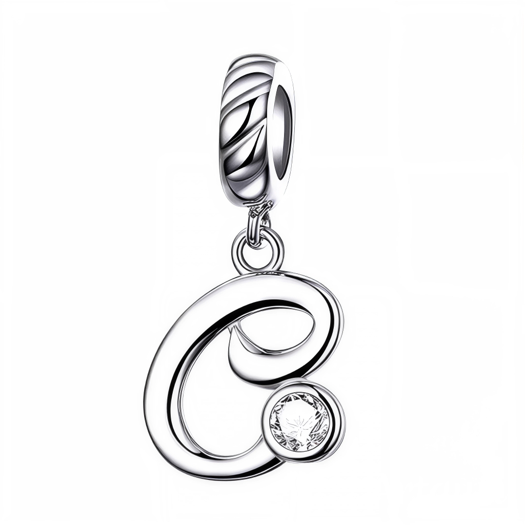 Ajoutez une touche élégante à votre bracelet avec ce charm pendentif en argent 925 représentant la lettre "C". Son design raffiné est sublimé par un strass blanc scintillant qui capte délicatement la lumière, offrant un bijou simple, charmant et significatif. Idéal à porter au quotidien ou à offrir en cadeau pour un style sophistiqué et personnalisé.