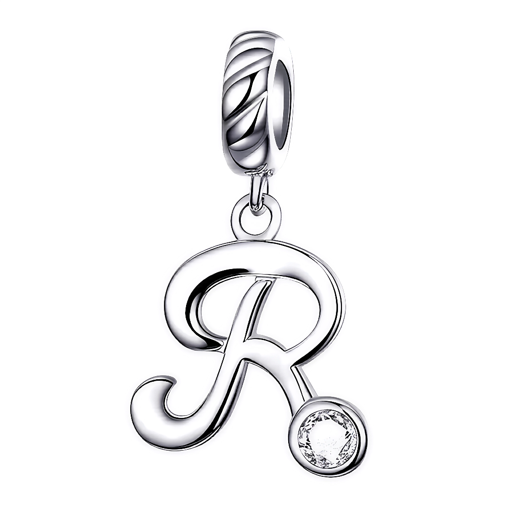 Ajoutez une touche raffinée et personnalisée à votre bracelet avec ce charm pendentif en argent 925 représentant la lettre "R". Son design élégant est orné d’un strass blanc scintillant qui capte la lumière avec délicatesse, offrant un bijou simple, charmant et plein de signification. Parfait à porter chaque jour ou à offrir en cadeau pour un style sophistiqué et unique.