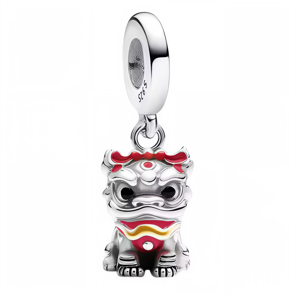 Célébrez la puissance et la tradition avec ce charm pendentif représentant un lion du Nouvel An Chinois, finement sculpté en Argent 925 (S925). Assis avec dignité, ce bijou symbolise la force, la protection et la chance, parfait pour apporter une touche culturelle et spirituelle à votre collection.