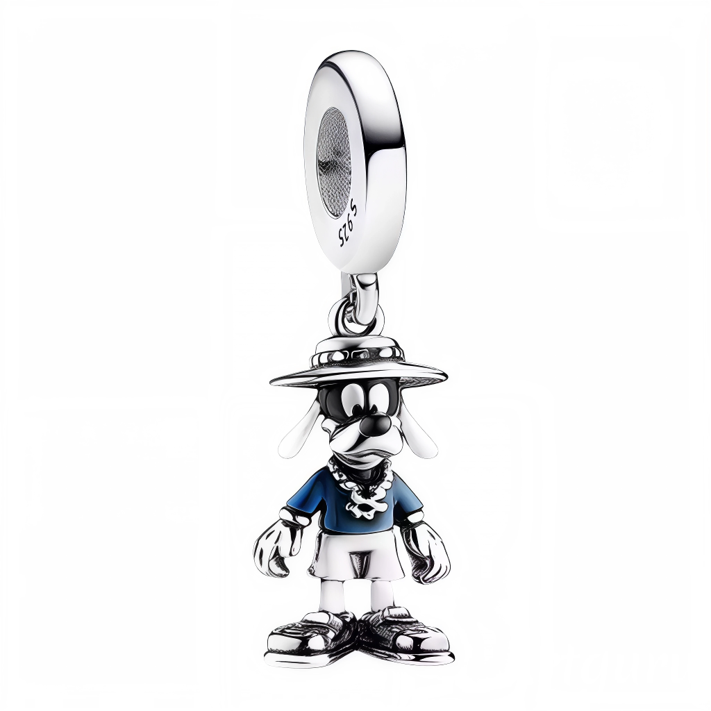 Embarquez pour l’aventure avec ce charm pendentif en argent 925 représentant Pluto debout, coiffé de son chapeau d’explorateur. Ce bijou finement travaillé capture la curiosité et la fidélité de ce compagnon fidèle de Mickey, parfait pour les fans de Disney qui aiment les accessoires originaux et pleins de caractère.