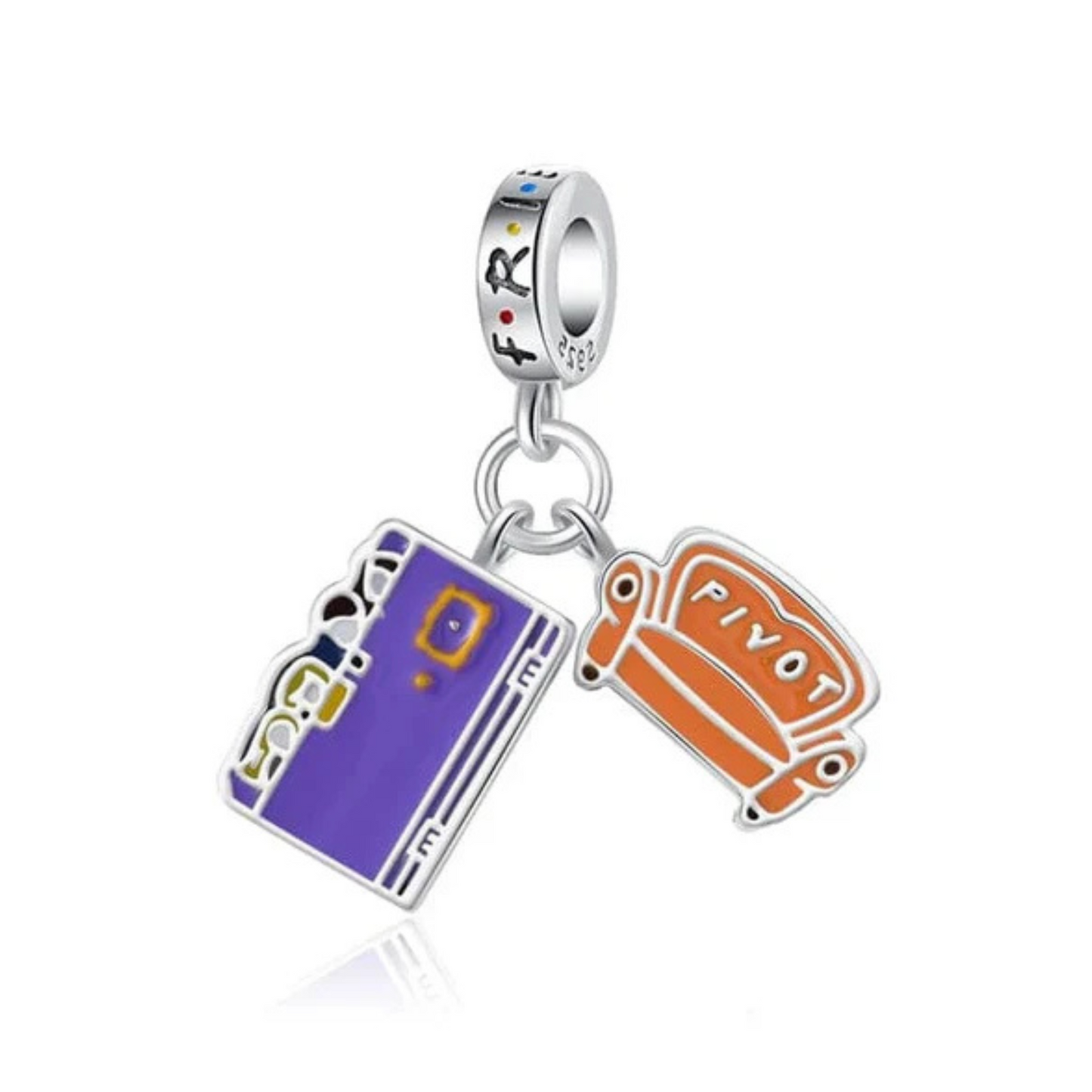 Plongez dans l’univers légendaire de Friends avec ce charm mettant en vedette la célèbre porte violette et le canapé emblématique du Central Perk. Fabriqué en argent 925, ce bijou rend hommage aux moments chaleureux et hilarants qui se déroulaient autour de ces symboles cultes. Parfait pour les fans inconditionnels de la série, ce charm est une célébration de l’amitié, de l’humour et des souvenirs intemporels.
