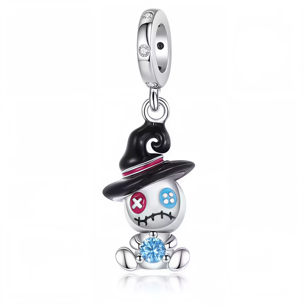 Charm pendentif en argent 925 représentant Scrump, l’adorable poupée de Lilo & Stitch, coiffée d’un petit chapeau de sorcière. Un bijou mignon et original, parfait pour ajouter une touche ludique et Halloween à vos bracelets ou colliers.
Caractéristiques
– Métal : argent 925
– Design : Scrump avec chapeau de sorcière
– Type : pendentif
– Finition soignée et détaillée