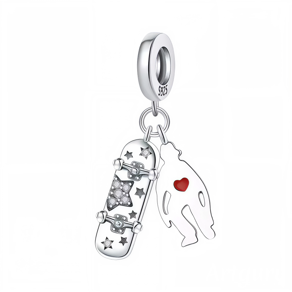 Affichez votre passion pour le skateboard avec ce charm pendentif en argent 925 représentant un skateboard miniature finement détaillé. Ce bijou capture l’énergie, le style urbain et l’esprit de liberté propres à la pratique du skate. Parfait pour les amateurs de sports urbains et de sensations fortes, ce charm ajoute une touche dynamique et tendance à votre collection.