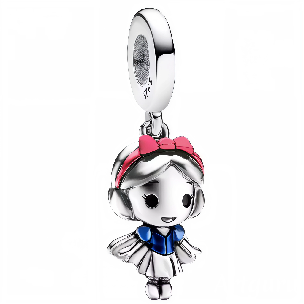 Apportez une touche d’élégance classique à votre collection avec ce charm pendentif représentant Blanche-Neige, finement travaillé en Argent 925 (S925) avec des nuances de noir et gris subtils. Ce charm capture la grâce intemporelle de cette héroïne Disney, avec un design épuré et raffiné.