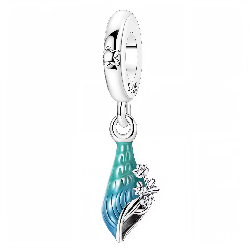 Un charm en Argent 925 en forme de coquillage délicat, orné d’une petite fleur, parfait pour ajouter une touche estivale et poétique à votre bracelet.
Caractéristiques
– Matière : Argent 925
– Design : Coquillage avec fleur
– Style : Marin, romantique et féminin