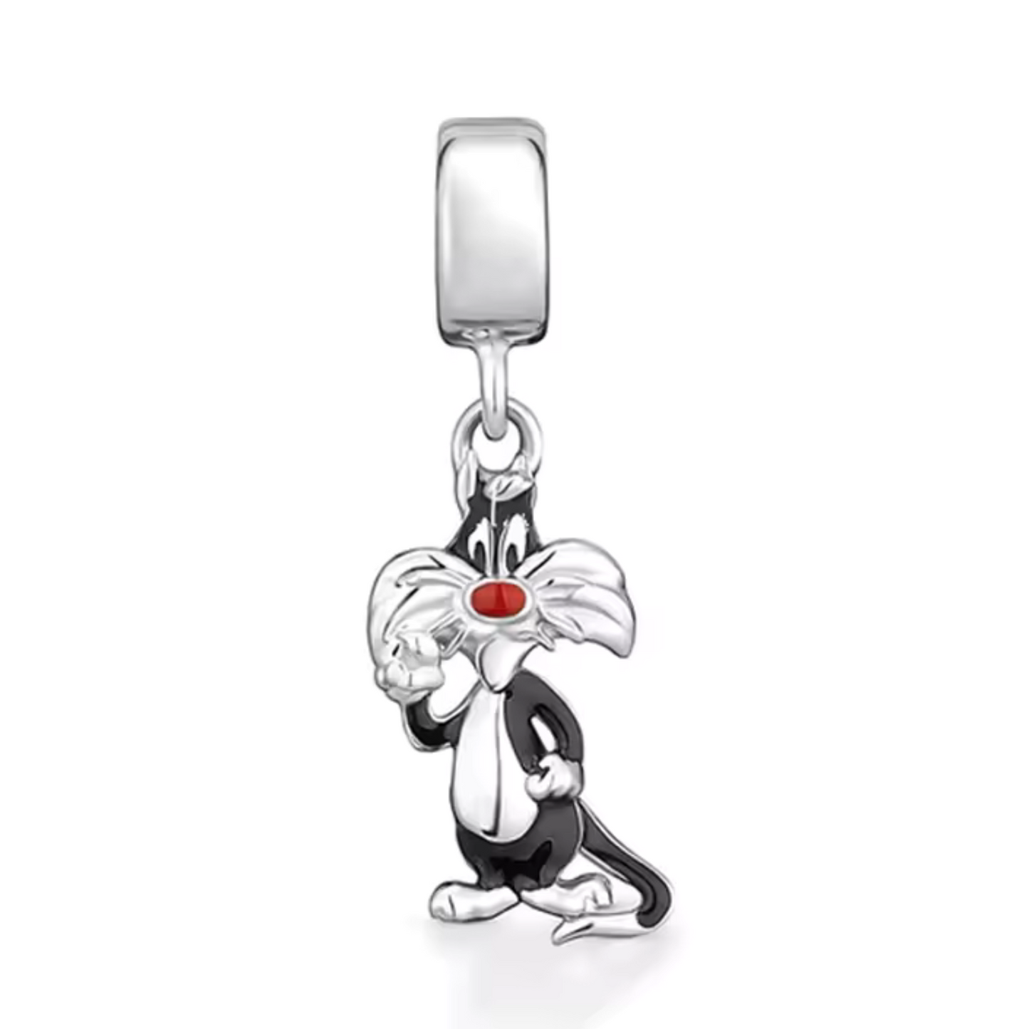 Ajoutez une touche de nostalgie et d'humour à votre collection avec ce charm représentant le célèbre Grosminet. Inspiré du personnage iconique des Looney Tunes, ce charm en argent 925 capture la personnalité espiègle et tenace de Grosminet, toujours prêt à attraper Titi. Un choix idéal pour les amateurs de dessins animés classiques et les fans de l'univers de Titi et Grosminet.