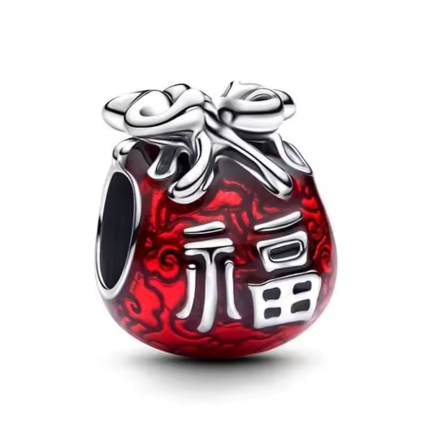 Ajoutez une touche de chance et de style à votre bracelet avec le Charm Sac Porte-Bonheur, délicatement conçu en argent 925. Ce charm représente un sac symbolique, souvent associé à la chance, à la protection et aux souhaits exaucés. Avec son design raffiné, il est parfait pour ceux qui croient aux signes positifs et aux porte-bonheur dans la vie quotidienne.