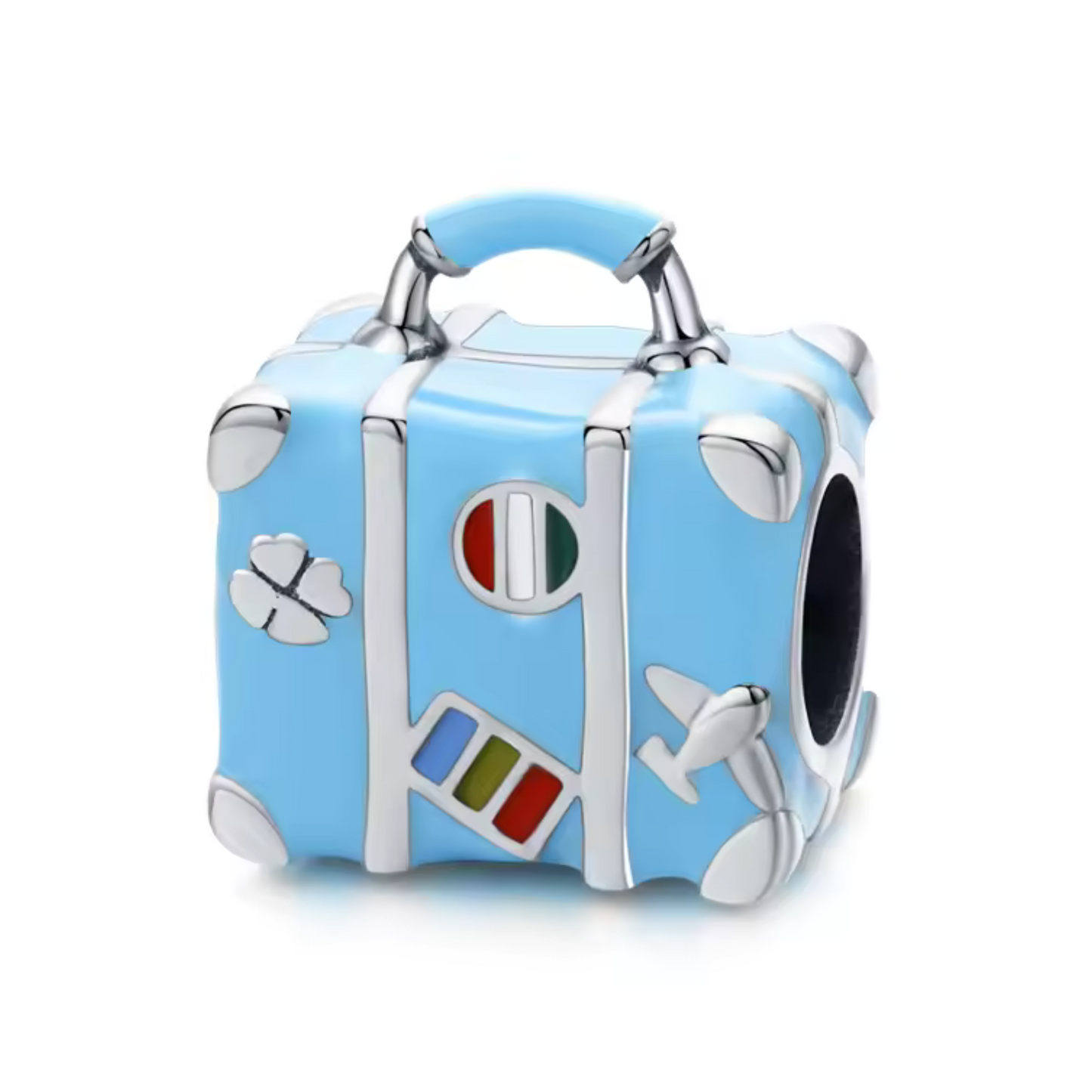Embarquez pour l’aventure avec ce charm en forme de valise de voyage. Ce bijou vibrant, orné de détails ludiques, évoque l’excitation des nouveaux horizons, parfait pour les globe-trotters et les rêveurs.