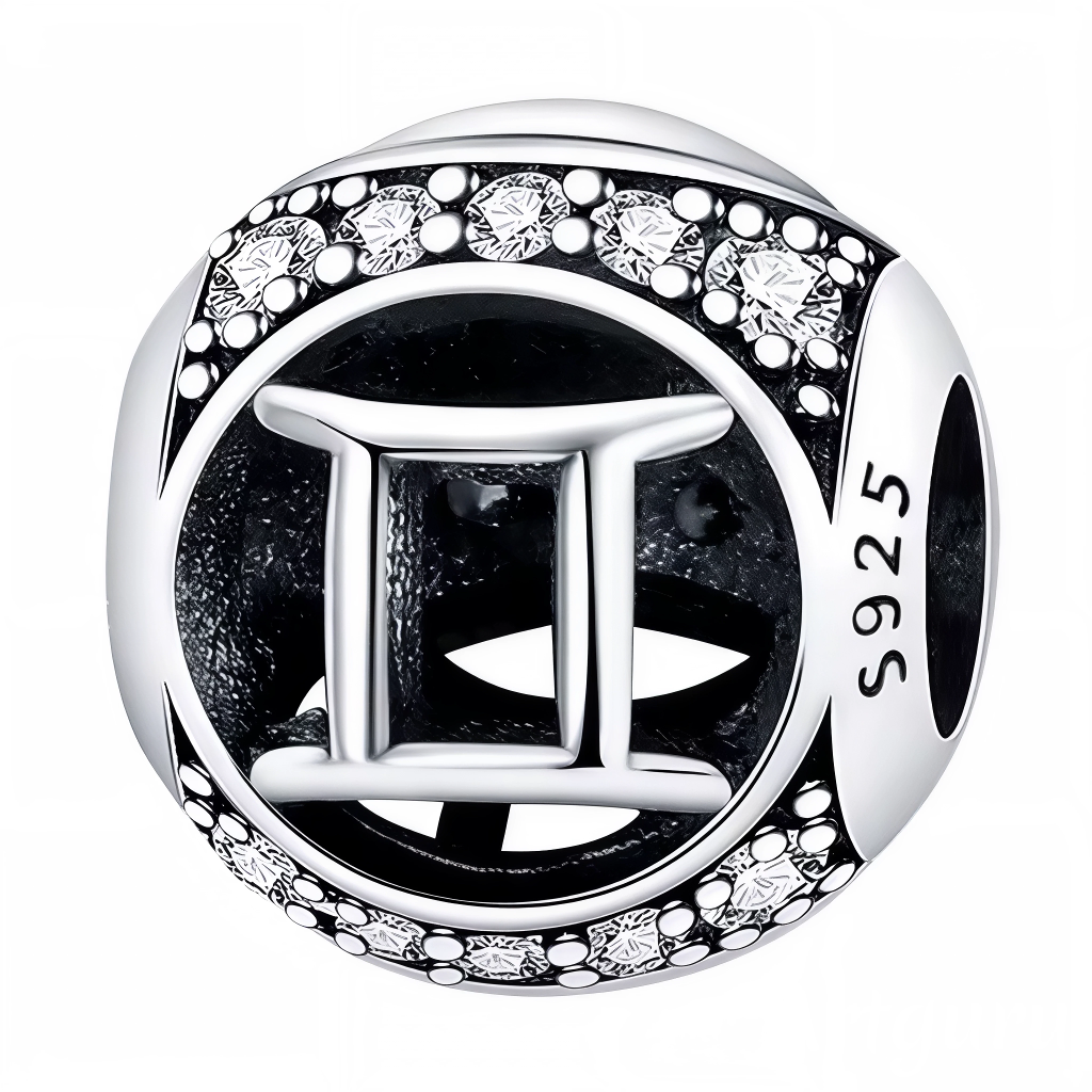 Apportez une touche raffinée et unique à votre bijou avec ce charm rond en Argent 925, mettant à l’honneur le signe astrologique Gémeaux. Les strass scintillants illuminent ce symbole de dualité et de communication.
Caractéristiques
– Matière : Argent 925 (S925).
– Design : Charm rond avec signe des Gémeaux et strass.
– Coloris : Argenté brillant avec éclat cristallin.
– Style : Astrologique, élégant et intemporel.