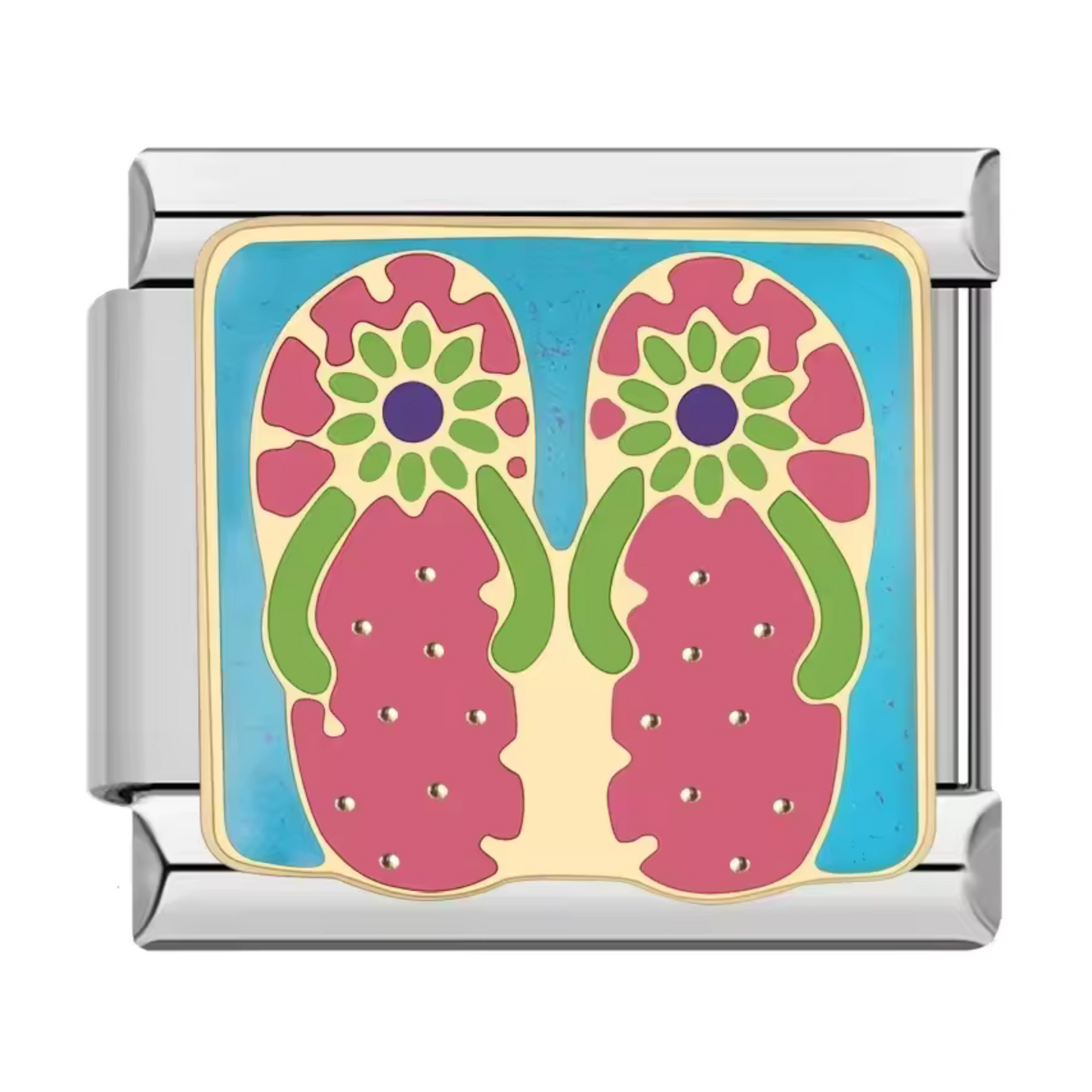 Ce charm italien argenté représente une paire de tongs roses, symbole de détente et d’été à la plage. Fabriqué en acier inoxydable de haute qualité, il allie robustesse et détails colorés pour un rendu frais et estival. Facile à fixer, il s’adapte parfaitement à nos bracelets composés de 17 maillons extensibles et réglables, convenant à toutes les tailles de poignet. Compatible avec tous nos charms italiens, ce bijou est idéal pour personnaliser votre bracelet avec une touche fun et ensoleillée.