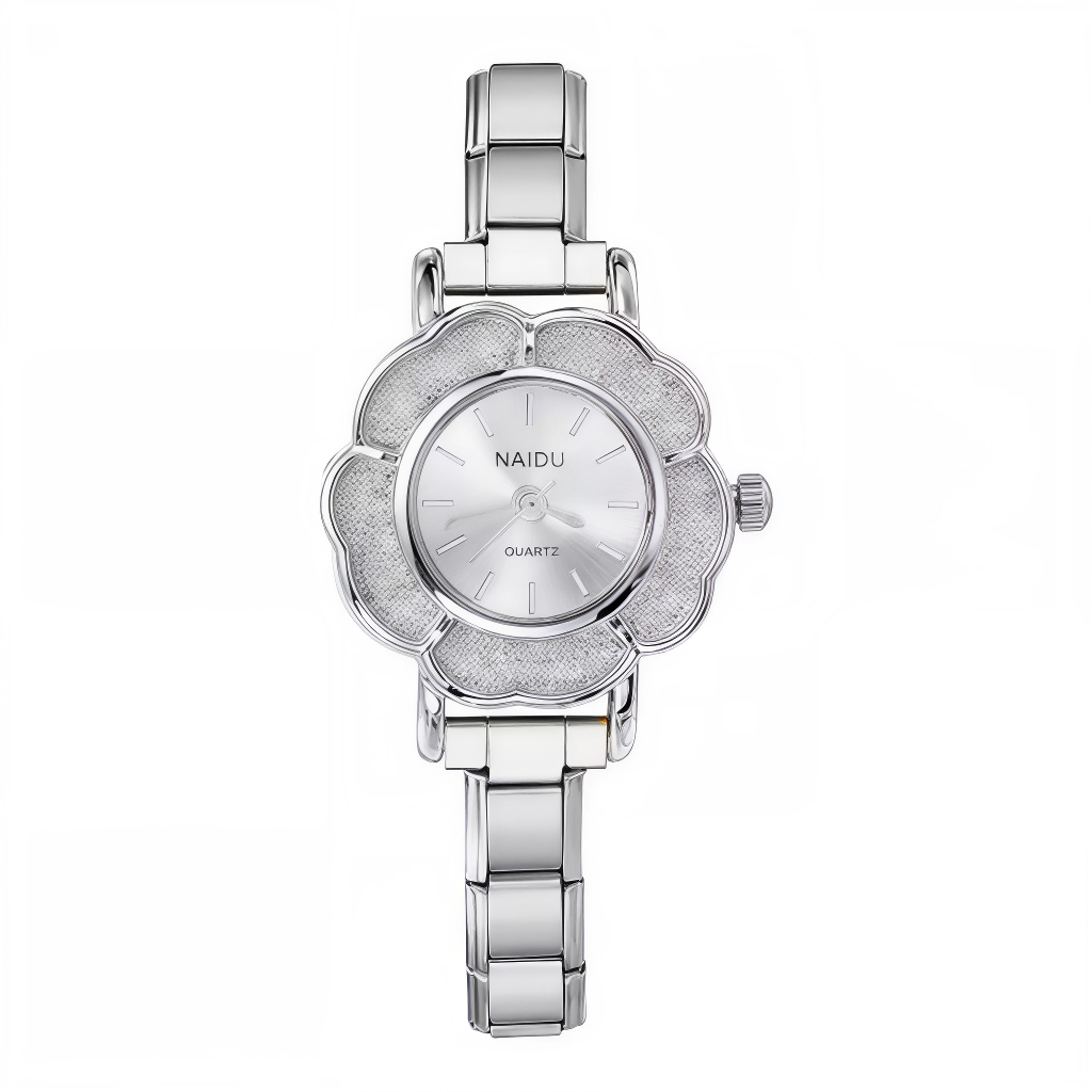 Cette montre pour femme en acier inoxydable associe élégance, durabilité et personnalisation. Son cadran argenté de 25 mm au design épuré s'accompagne d’un bracelet compatible avec tous les charms italiens de notre catalogue, pour créer un bijou unique à votre image.