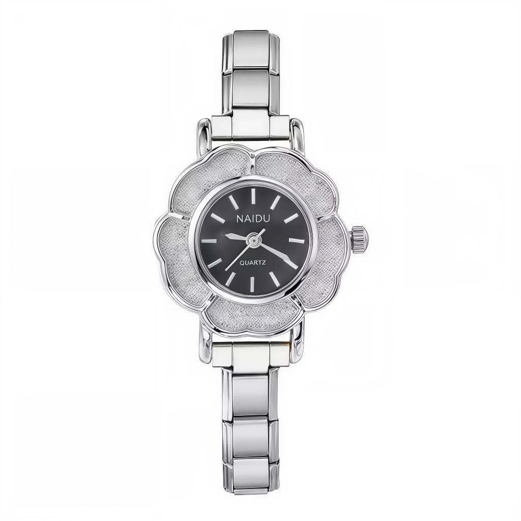 Cette montre pour femme en acier inoxydable associe élégance, durabilité et personnalisation. Son cadran noir de 25 mm au design épuré s'accompagne d’un bracelet compatible avec tous les charms italiens de notre catalogue, pour créer un bijou unique à votre image.