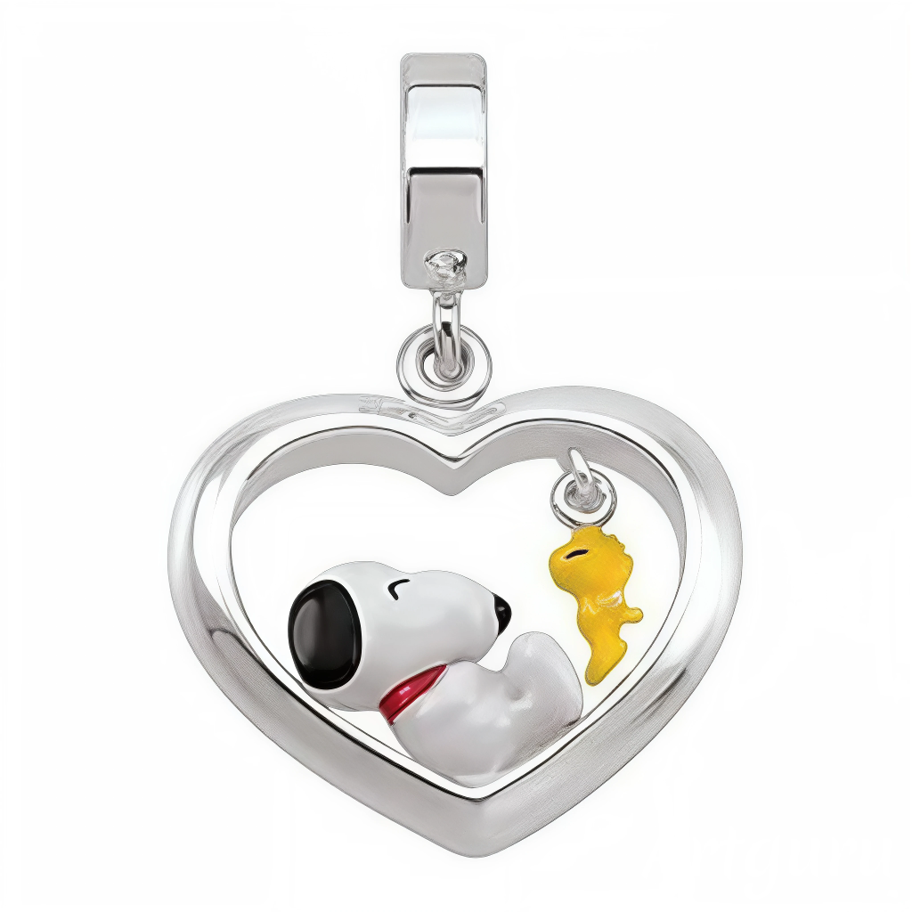 Snoopy et son fidèle compagnon Woodstock s’unissent dans ce magnifique pendentif en forme de cœur, symbole parfait d’amitié et de tendresse. Réalisé en argent 925, ce bijou capture toute la complicité et la joie de ce duo légendaire. Une pièce élégante et pleine d’émotion, idéale pour les fans de Peanuts qui souhaitent porter leur attachement à ces personnages culte tout près du cœur.