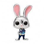 Ce charm capture l’énergie et la détermination de l’agent Judy Hopps: regard assuré, museau rose délicat et uniforme détaillé avec ceinture et badge doré. Les finitions argent poli mettent en valeur les émaux bleu nuit et rose, pour une pièce élégante et pleine de caractère. Parfait en duo avec Nick Wilde pour représenter l’esprit d’équipe de Zootopie.