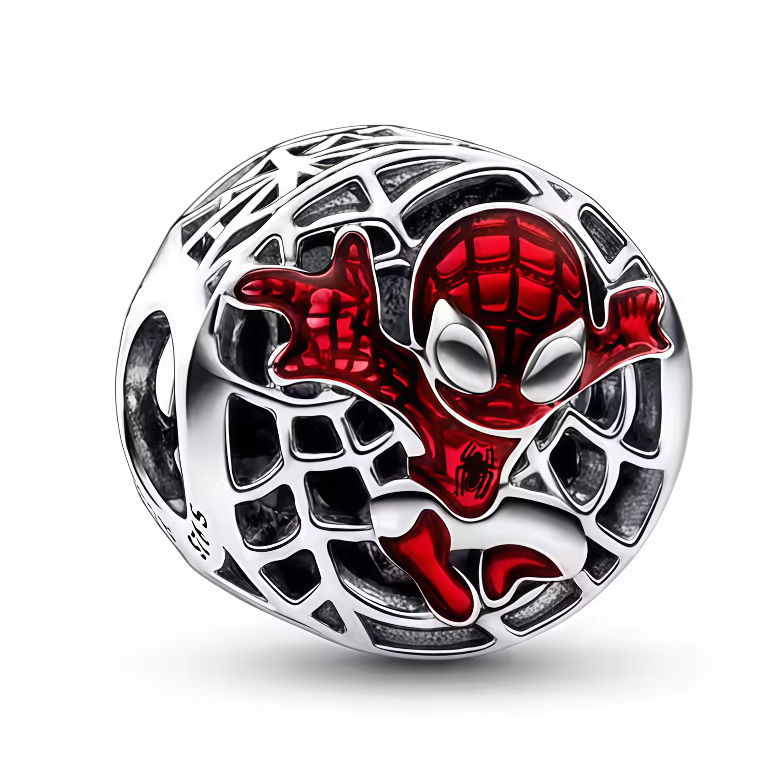 Apporte une touche héroïque et dynamique à ton bracelet avec ce charm rond Spider-Man. Inspiré de l’univers Marvel, ce bijou met en valeur le masque emblématique de Spider-Man ou sa silhouette en action, avec des détails en émail rouge et bleu, des finitions en argent sterling et des gravures inspirées des comics. Un charm original et plein de caractère, parfait pour les fans du super-héros et les bijoux au style fort et symbolique.

Caractéristiques :

- Matière : Argent sterling 925 avec émail rouge et bl