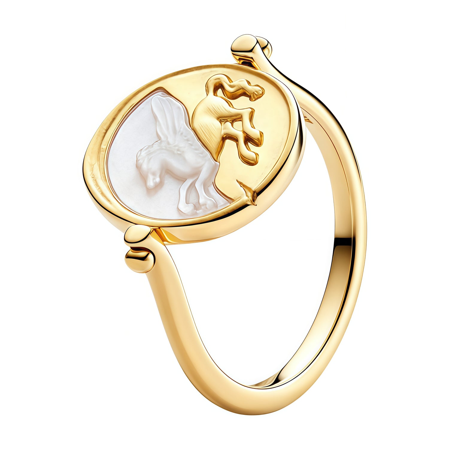 Bague élégante inspirée du mythique Pégase, avec un médaillon doré et argenté au design céleste. Son allure précieuse et symbolique évoque la liberté, l’imagination et la puissance poétique du cheval ailé.

Caractéristiques :

- Matière : Argent 925 avec finition dorée.
- Design : Pégase en relief sur médaillon rond.
- Style : Féérique, céleste et raffiné.
- Symbolique : Liberté, inspiration, élévation et force.
- Ajustement : Bague disponible en différentes tailles selon le modèle.